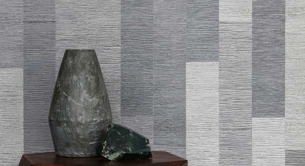 Orissa_Puri_wallcovering_TuckboxKlienTable_ZusterVaseRock_A288_INSTYLE_Atelier_084_995x544_0